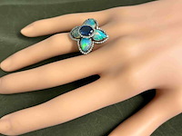 Bijzondere ring met natuurlijke edelstenen en diamant - afbeelding 2 van  6