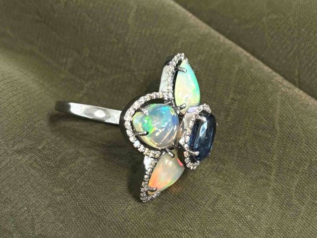 Bijzondere ring met natuurlijke edelstenen en diamant - afbeelding 4 van  6