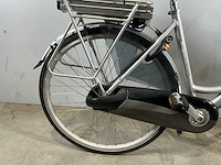 Bikkel gouden leeuw elektrische damesfiets - afbeelding 2 van  6