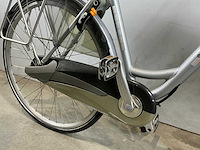 Bikkel gouden leeuw elektrische damesfiets - afbeelding 3 van  5