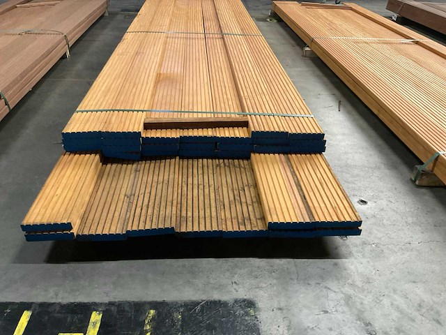 Bilinga vlonderplank met antislip 28x140 mm (32x) - afbeelding 4 van  6