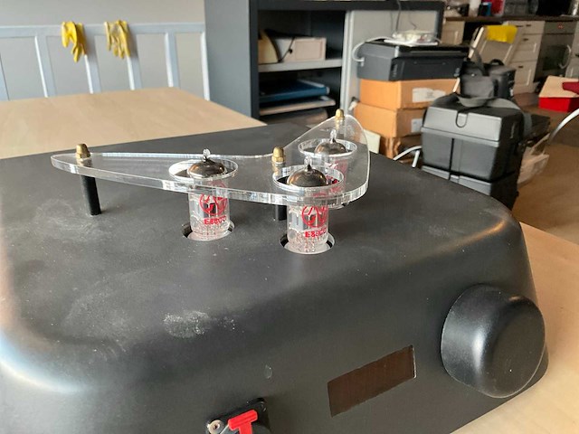 Binaural un c44 tube headphone amplifier - afbeelding 2 van  5