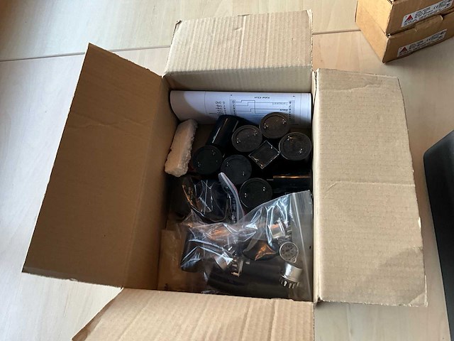 Binaural un c44 tube headphone amplifier - afbeelding 7 van  9