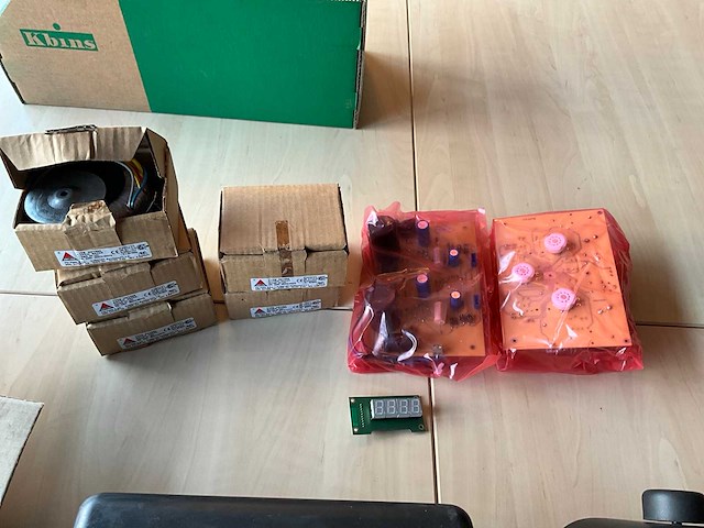 Binaural un c44 tube headphone amplifier - afbeelding 8 van  9