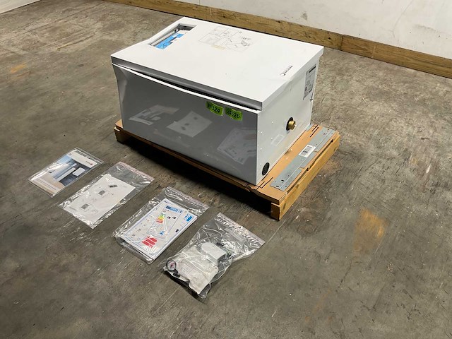 Binnenunit lucht/water-warmtepomp blwspi48oh - beschadigd - afbeelding 1 van  14