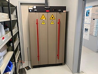 Bioveiligheidskast en divers - afbeelding 1 van  4