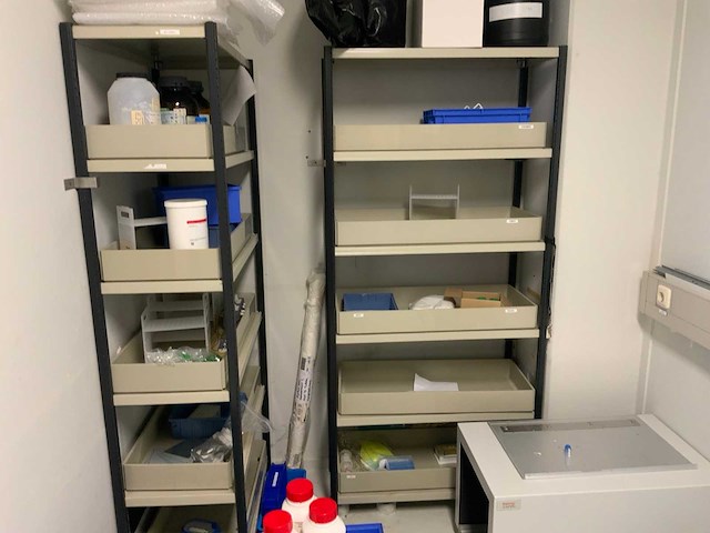 Bioveiligheidskast en divers - afbeelding 4 van  4