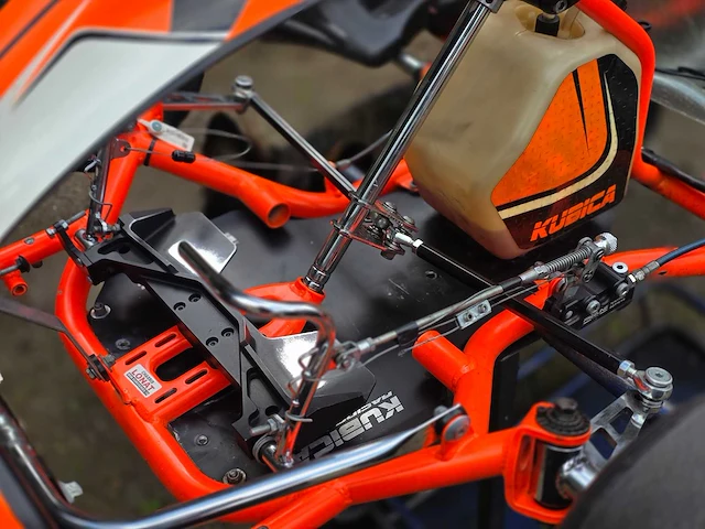 Birel art c28-s10 - racing kart - robert kubica - 60cc tm racing - afbeelding 6 van  12