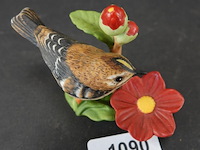 Biscuitporseleinen franklin mint beeldje van een goudhaantje uit de collectie "birds & blossoms of the world" - afbeelding 2 van  5