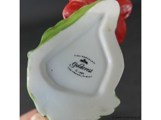 Biscuitporseleinen franklin mint beeldje van een goudhaantje uit de collectie "birds & blossoms of the world" - afbeelding 5 van  5