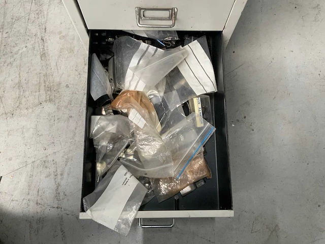 Bisley ladenkast gevuld met stansvormen / wwr zerspanungstechnik - afbeelding 2 van  10