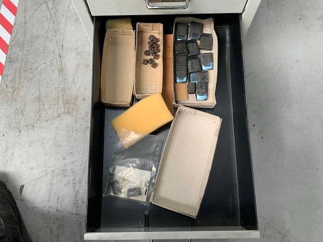 Bisley ladenkast gevuld met stansvormen / wwr zerspanungstechnik - afbeelding 5 van  10