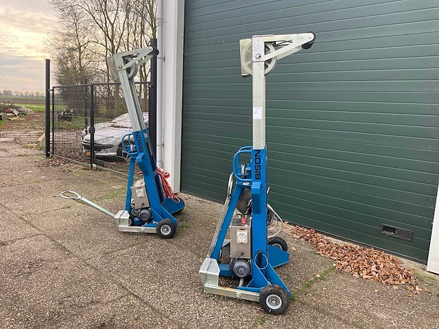 Bison containerlift (2x) - afbeelding 1 van  8