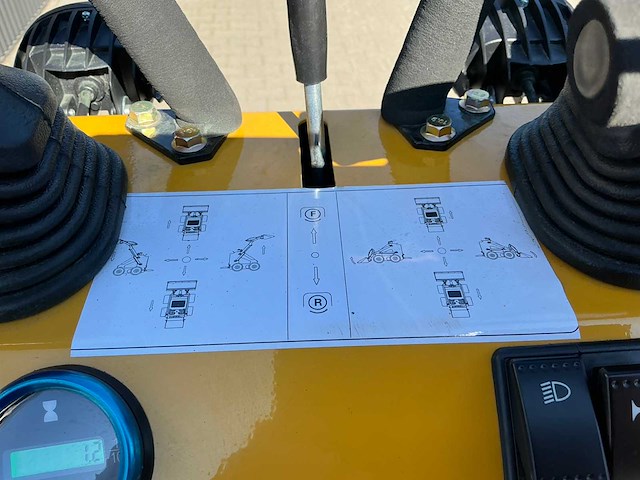 Bisontek bt360 rups schranklader / minilader - afbeelding 11 van  28