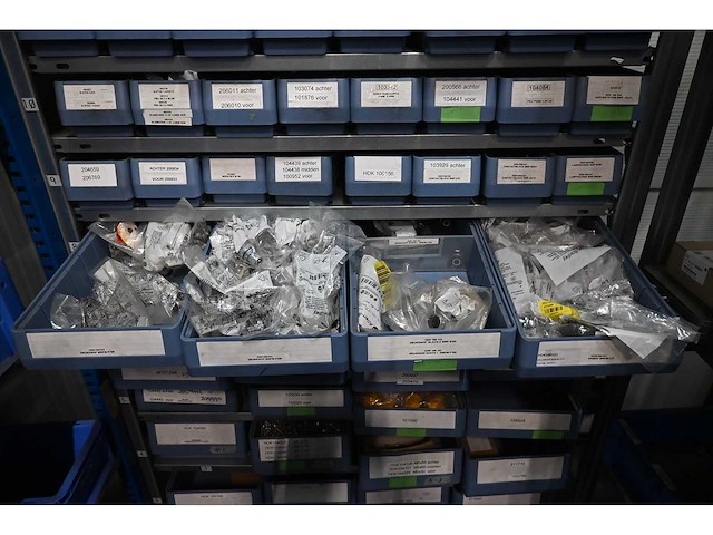 Bito 12-delige loketkast inclusief 64 kunststof voorraadbakken met rvs bevestigingsmaterialen en machine accessoires - afbeelding 15 van  15