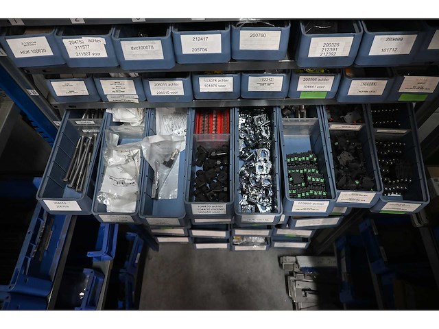 Bito 12-delige loketkast inclusief 64 kunststof voorraadbakken met rvs bevestigingsmaterialen en machine accessoires - afbeelding 6 van  13