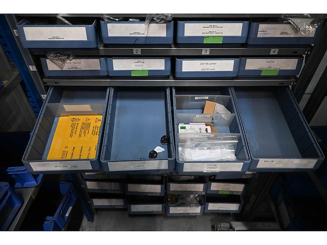 Bito 12-delige loketkast inclusief 64 kunststof voorraadbakken met rvs bevestigingsmaterialen en machine accessoires - afbeelding 9 van  13