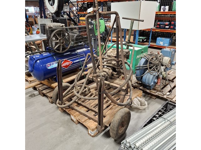 Bitumen sprayer - afbeelding 6 van  13