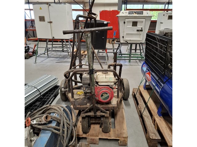 Bitumen sprayer - afbeelding 8 van  13