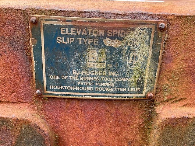 Bj hughes 250 ton elevator spider hydraulische boorpijpklem - afbeelding 7 van  7