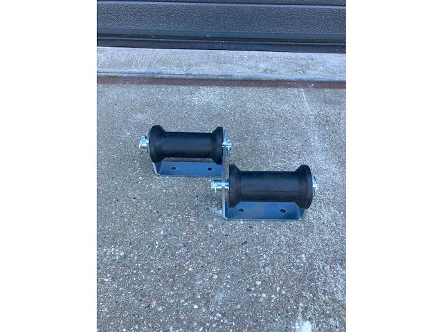 Bks - kielrol 133mm met houder - overige bootonderdeel (2x) - afbeelding 1 van  1