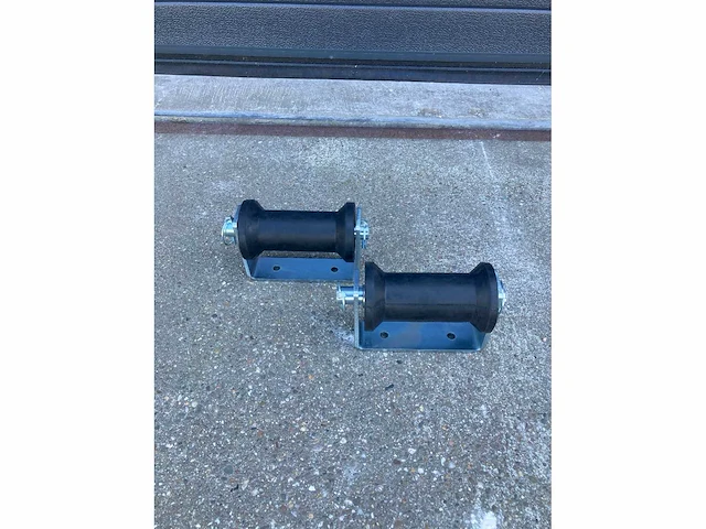 Bks - kielrol 133mm met houder - overige bootonderdeel (2x) - afbeelding 2 van  3