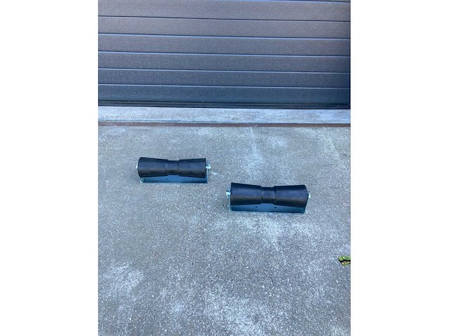 Bks - kielrol 300mm met houder - overige bootonderdeel (2x) - afbeelding 1 van  1