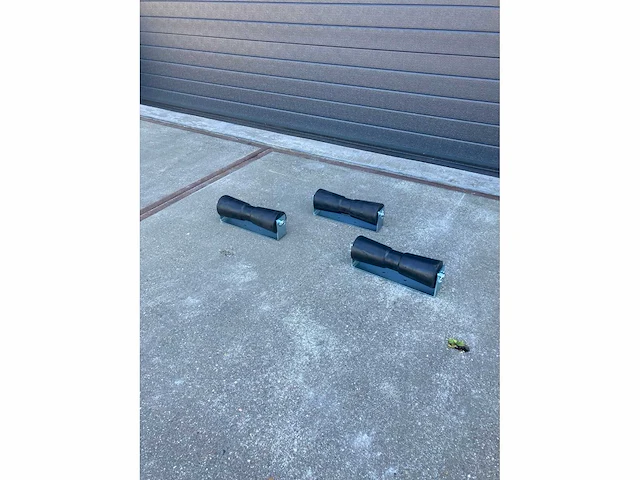 Bks - kielrol 300mm met houder - overige bootonderdeel (3x) - afbeelding 3 van  3