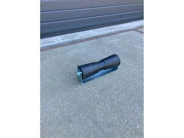 Bks - kielrol 300mm met houder - overige bootonderdeel - afbeelding 2 van  3