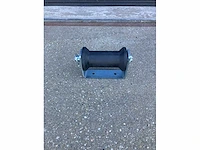 Bks - losse kielrol 133mm met houder - overige bootonderdeel - afbeelding 2 van  3