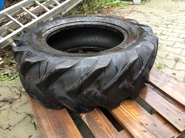 Bkt - 10.5/80 implement as504 - band - afbeelding 3 van  5