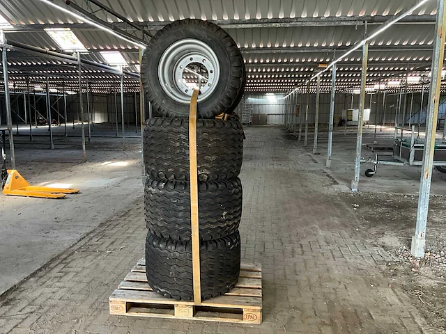 Bkt - implement-aw708 - band met velg (4x) - afbeelding 1 van  15