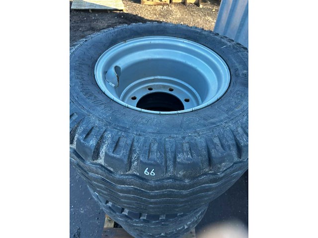 Bkt - implement band aw708 19.0/45-17 met velg 8-gaats (3x) - afbeelding 1 van  1
