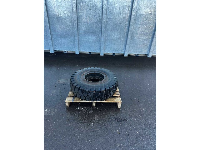 Bkt - landbouwband 7.00-12 pl108 met velg 6-gaats (1x) - afbeelding 1 van  2