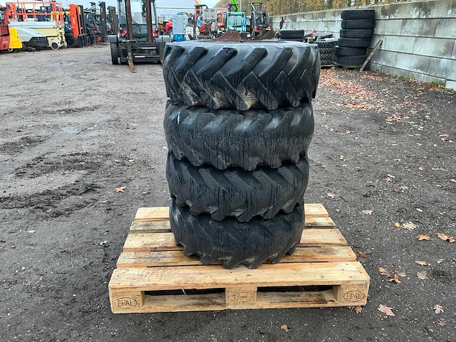 Bkt 20.5/75 r15.3 band, wiel en velg 4x - afbeelding 7 van  10