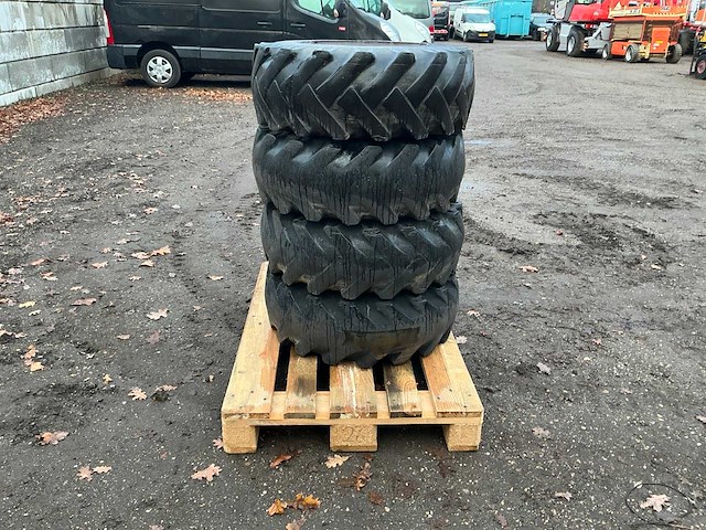 Bkt 20.5/75 r15.3 band, wiel en velg 4x - afbeelding 9 van  10