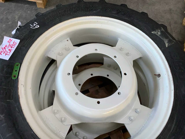 Bkt 270/95r32 velg met band (2x) - afbeelding 4 van  6