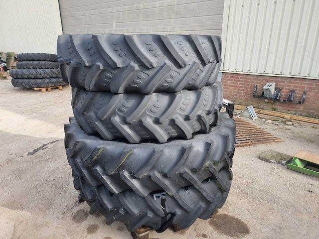 Bkt 340/85r28 & 13.6r38 - afbeelding 1 van  3