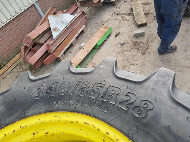 Bkt 340/85r28 & 13.6r38 - afbeelding 2 van  3