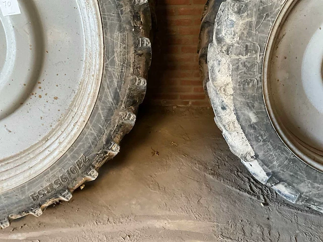 Bkt agrimax rt955 cultuurbanden set met velgen - afbeelding 8 van  9