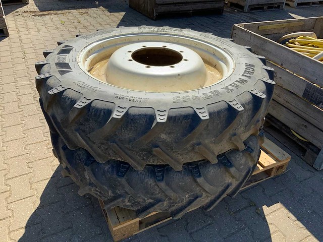 Bkt agrimax rt995 270/95r32 tractorband (2x) - afbeelding 1 van  9
