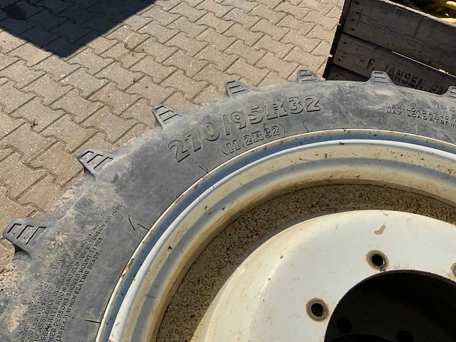 Bkt agrimax rt995 270/95r32 tractorband (2x) - afbeelding 5 van  9