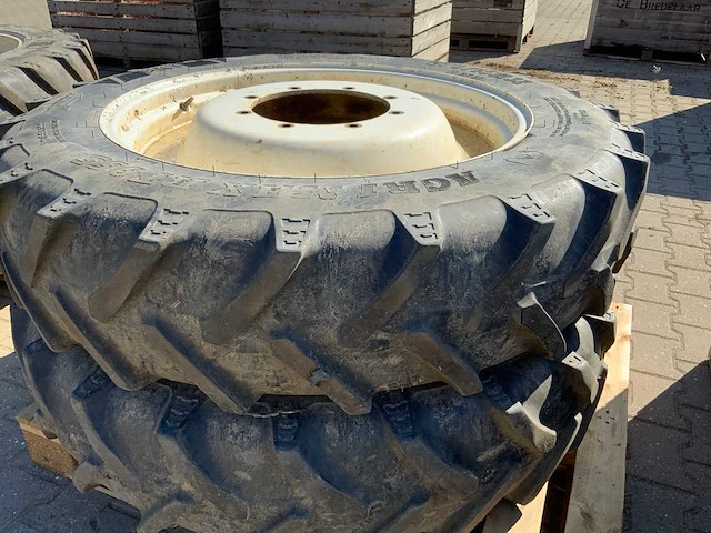 Bkt agrimax rt995 270/95r32 tractorband (2x) - afbeelding 8 van  9