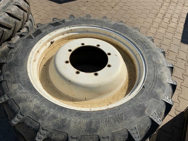 Bkt agrimax rt995 270/95r32 tractorband (2x) - afbeelding 9 van  9