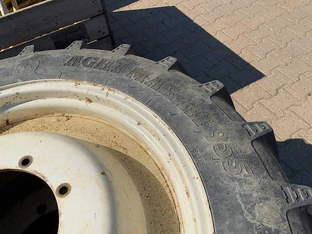 Bkt agrimax rt995 270/95r32 tractorband (2x) - afbeelding 4 van  9