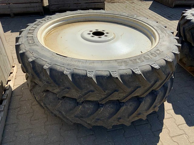 Bkt agrimax rt995 270/95r48 tractorband (2x) - afbeelding 1 van  12