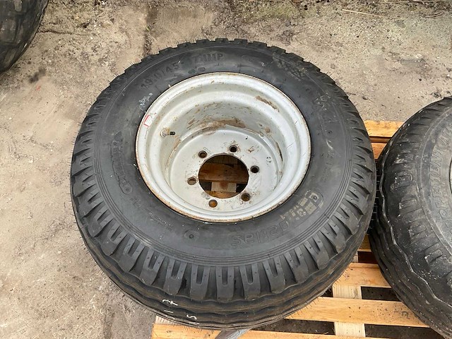 Bkt implement aq-909 band met velg (2x) - afbeelding 3 van  5