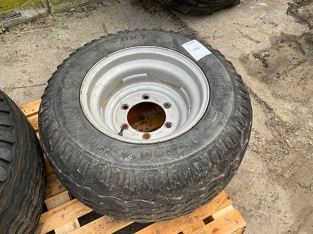 Bkt implement aq-909 band met velg (2x) - afbeelding 4 van  5