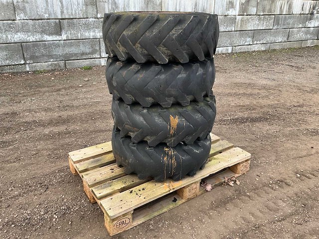 Bkt implement as 504 band, wiel en velg - afbeelding 1 van  8