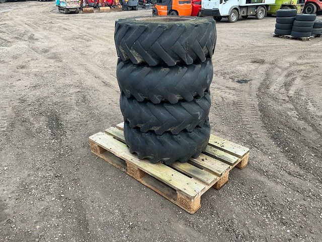 Bkt implement as 504 band, wiel en velg - afbeelding 6 van  8